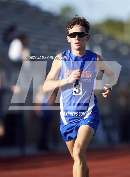 Thumbnail 1 in FHSAA District 3-2A (3200 Meter) photogallery.