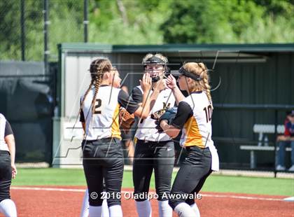 Thumbnail 2 in West vs. Malakoff (UIL Class 3A Region III Final) photogallery.