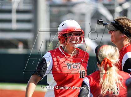 Thumbnail 3 in West vs. Malakoff (UIL Class 3A Region III Final) photogallery.