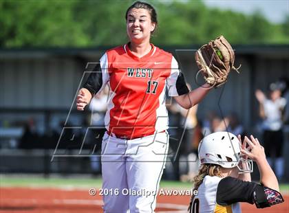 Thumbnail 1 in West vs. Malakoff (UIL Class 3A Region III Final) photogallery.