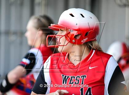 Thumbnail 3 in West vs. Malakoff (UIL Class 3A Region III Final) photogallery.