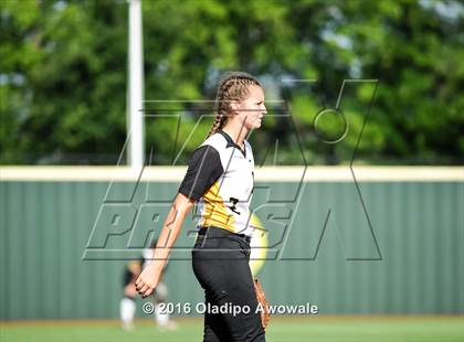 Thumbnail 3 in West vs. Malakoff (UIL Class 3A Region III Final) photogallery.