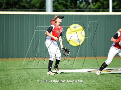 Thumbnail 2 in West vs. Malakoff (UIL Class 3A Region III Final) photogallery.