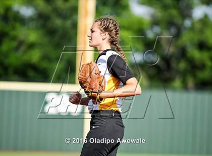 Thumbnail 2 in West vs. Malakoff (UIL Class 3A Region III Final) photogallery.