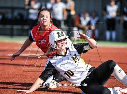 Thumbnail 3 in West vs. Malakoff (UIL Class 3A Region III Final) photogallery.