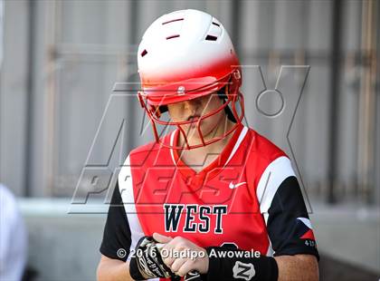 Thumbnail 3 in West vs. Malakoff (UIL Class 3A Region III Final) photogallery.