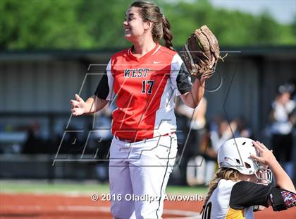 Thumbnail 2 in West vs. Malakoff (UIL Class 3A Region III Final) photogallery.