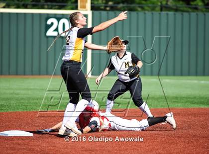 Thumbnail 3 in West vs. Malakoff (UIL Class 3A Region III Final) photogallery.