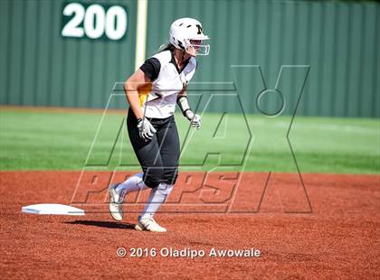 Thumbnail 2 in West vs. Malakoff (UIL Class 3A Region III Final) photogallery.