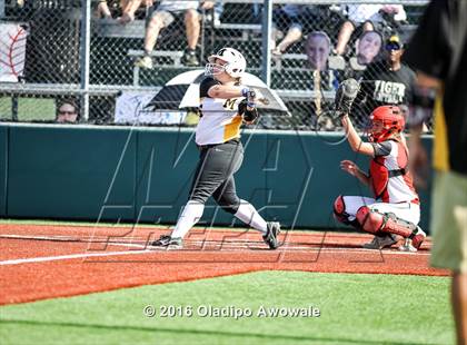 Thumbnail 2 in West vs. Malakoff (UIL Class 3A Region III Final) photogallery.