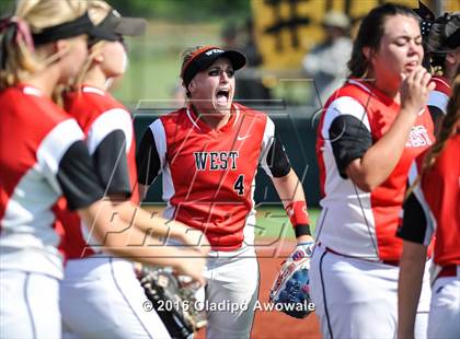 Thumbnail 2 in West vs. Malakoff (UIL Class 3A Region III Final) photogallery.