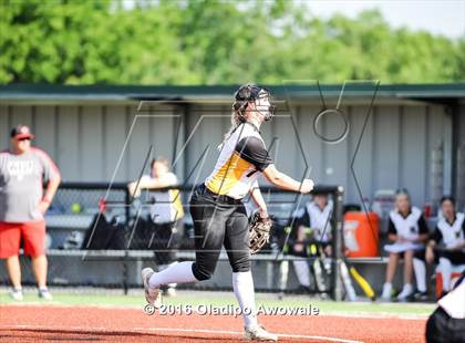 Thumbnail 2 in West vs. Malakoff (UIL Class 3A Region III Final) photogallery.