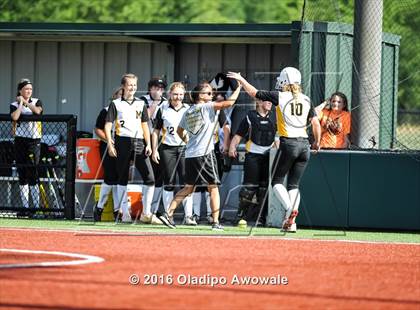 Thumbnail 2 in West vs. Malakoff (UIL Class 3A Region III Final) photogallery.