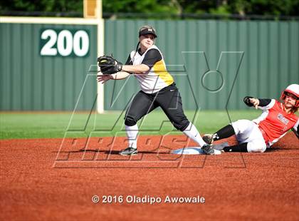 Thumbnail 2 in West vs. Malakoff (UIL Class 3A Region III Final) photogallery.