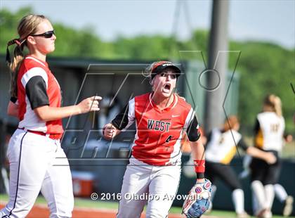 Thumbnail 2 in West vs. Malakoff (UIL Class 3A Region III Final) photogallery.