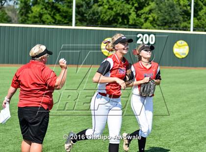 Thumbnail 1 in West vs. Malakoff (UIL Class 3A Region III Final) photogallery.