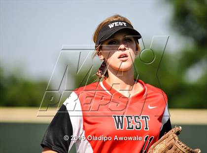 Thumbnail 3 in West vs. Malakoff (UIL Class 3A Region III Final) photogallery.