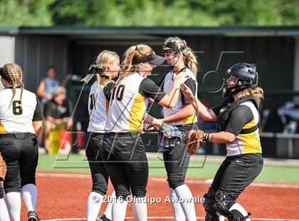 Thumbnail 2 in West vs. Malakoff (UIL Class 3A Region III Final) photogallery.