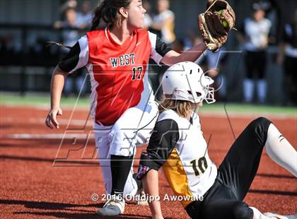 Thumbnail 2 in West vs. Malakoff (UIL Class 3A Region III Final) photogallery.