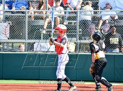 Thumbnail 3 in West vs. Malakoff (UIL Class 3A Region III Final) photogallery.