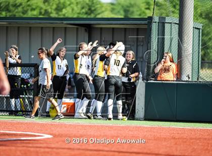 Thumbnail 2 in West vs. Malakoff (UIL Class 3A Region III Final) photogallery.