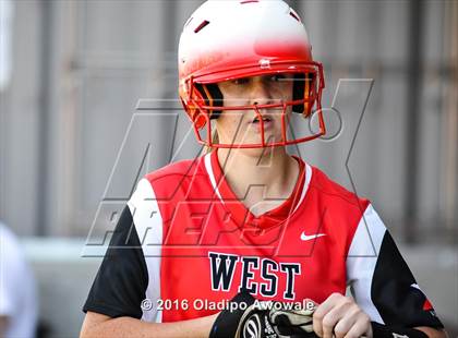 Thumbnail 2 in West vs. Malakoff (UIL Class 3A Region III Final) photogallery.
