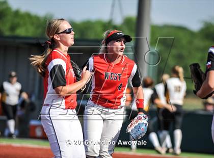 Thumbnail 3 in West vs. Malakoff (UIL Class 3A Region III Final) photogallery.