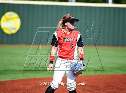 Thumbnail 3 in West vs. Malakoff (UIL Class 3A Region III Final) photogallery.