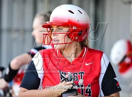 Thumbnail 2 in West vs. Malakoff (UIL Class 3A Region III Final) photogallery.