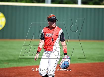 Thumbnail 2 in West vs. Malakoff (UIL Class 3A Region III Final) photogallery.