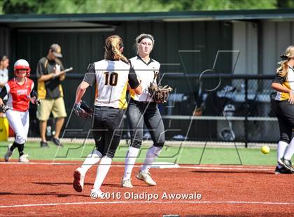 Thumbnail 1 in West vs. Malakoff (UIL Class 3A Region III Final) photogallery.