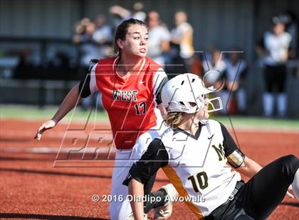 Thumbnail 1 in West vs. Malakoff (UIL Class 3A Region III Final) photogallery.