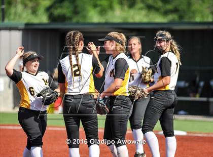 Thumbnail 2 in West vs. Malakoff (UIL Class 3A Region III Final) photogallery.