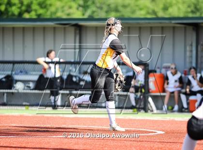 Thumbnail 3 in West vs. Malakoff (UIL Class 3A Region III Final) photogallery.