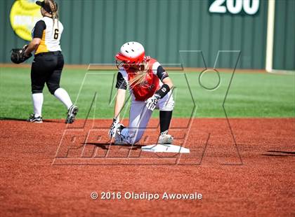 Thumbnail 2 in West vs. Malakoff (UIL Class 3A Region III Final) photogallery.
