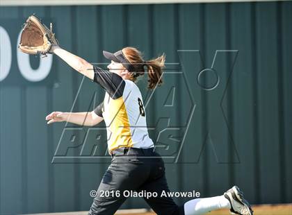 Thumbnail 1 in West vs. Malakoff (UIL Class 3A Region III Final) photogallery.