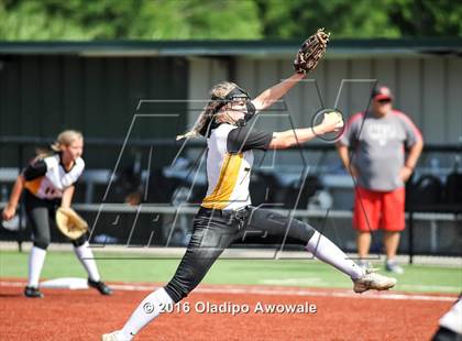 Thumbnail 2 in West vs. Malakoff (UIL Class 3A Region III Final) photogallery.