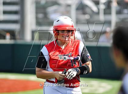 Thumbnail 2 in West vs. Malakoff (UIL Class 3A Region III Final) photogallery.