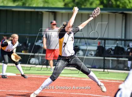 Thumbnail 2 in West vs. Malakoff (UIL Class 3A Region III Final) photogallery.