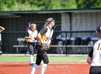 Thumbnail 2 in West vs. Malakoff (UIL Class 3A Region III Final) photogallery.