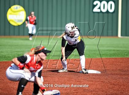 Thumbnail 1 in West vs. Malakoff (UIL Class 3A Region III Final) photogallery.