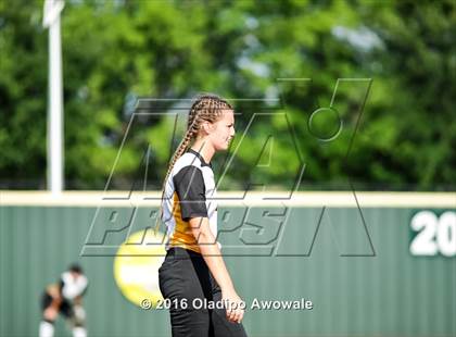 Thumbnail 1 in West vs. Malakoff (UIL Class 3A Region III Final) photogallery.