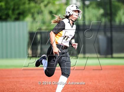Thumbnail 2 in West vs. Malakoff (UIL Class 3A Region III Final) photogallery.