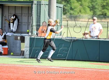 Thumbnail 2 in West vs. Malakoff (UIL Class 3A Region III Final) photogallery.