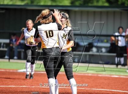 Thumbnail 2 in West vs. Malakoff (UIL Class 3A Region III Final) photogallery.