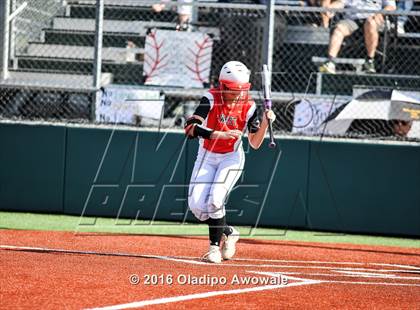 Thumbnail 2 in West vs. Malakoff (UIL Class 3A Region III Final) photogallery.
