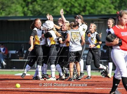 Thumbnail 2 in West vs. Malakoff (UIL Class 3A Region III Final) photogallery.