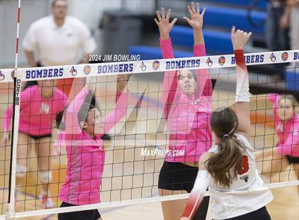 Thumbnail 2 in Heyworth vs. Argenta-Oreana (IHSA 1A Regional Semifinal) photogallery.
