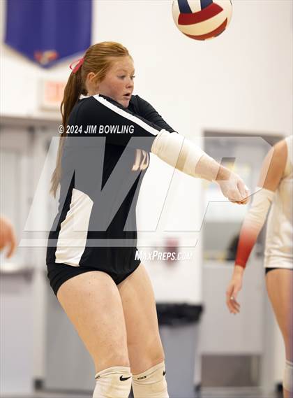 Thumbnail 2 in Heyworth vs. Argenta-Oreana (IHSA 1A Regional Semifinal) photogallery.