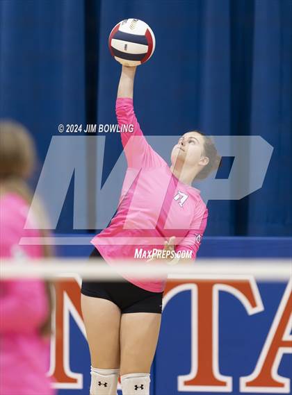 Thumbnail 2 in Heyworth vs. Argenta-Oreana (IHSA 1A Regional Semifinal) photogallery.